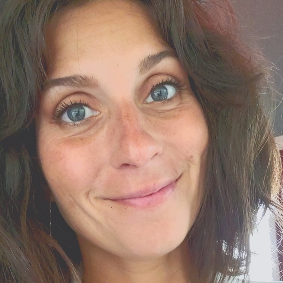 Meet your Posher, April - Picture 1 of 1